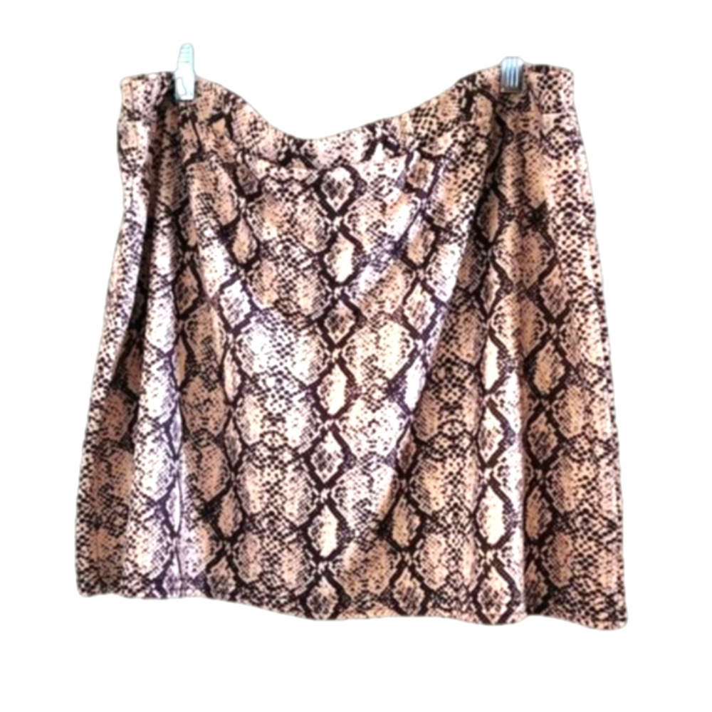 Boohoo Women's NWT Plus Size Faux Snakeskin Print Skirt. Size US 24